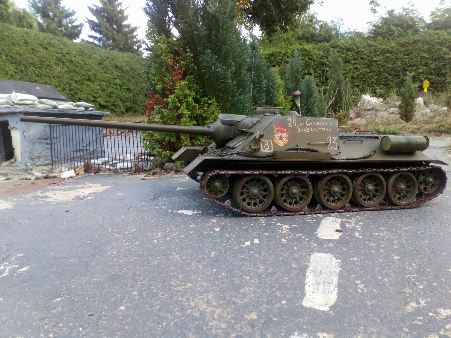 ~Sondermodell~ RC Panzer "SU100" - mit Metallketten & ElMod