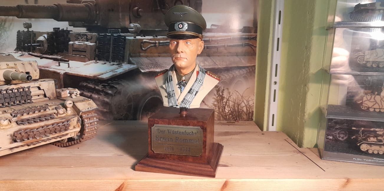 Resinbüste - Erwin Rommel mit Schal- handbemalt in Deutschland